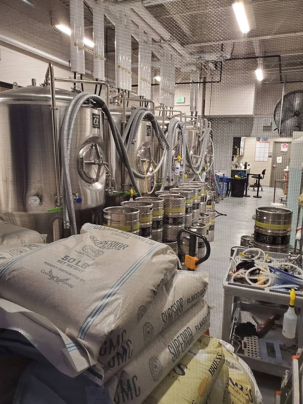 Jukes Ale Works | restaurant | 20560 Elkhorn Dr, Elkhorn, NE 68022, USA | 4027798496 OR +1 402-779-8496