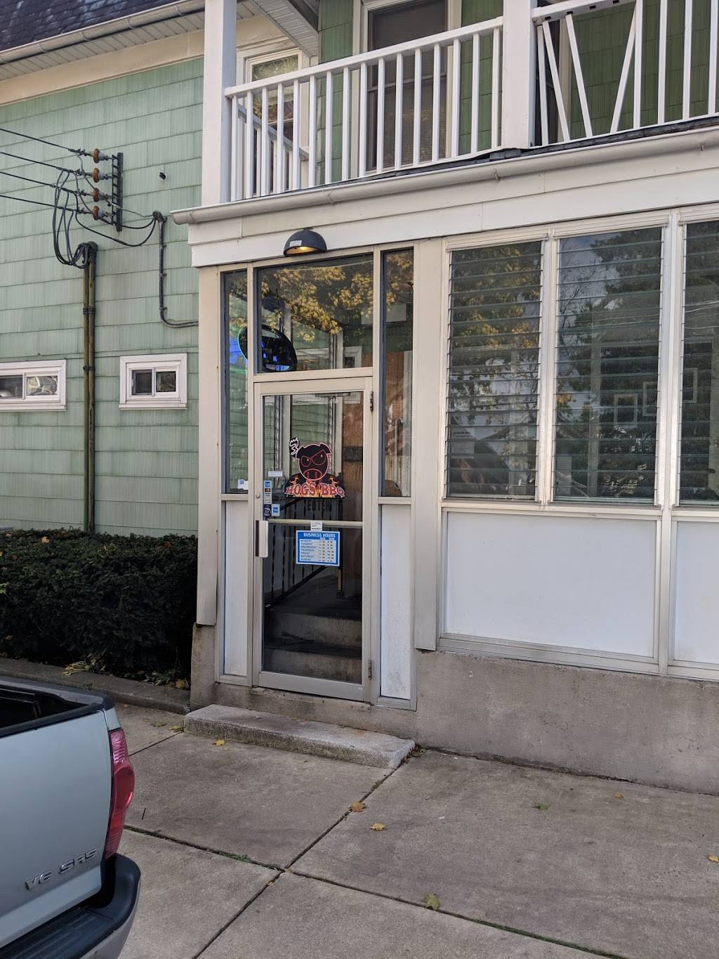 3 Hogs BBQ Spring Grove | restaurant | 4 S Water St, Spring Grove, PA 17362, USA | 7178008016 OR +1 717-800-8016