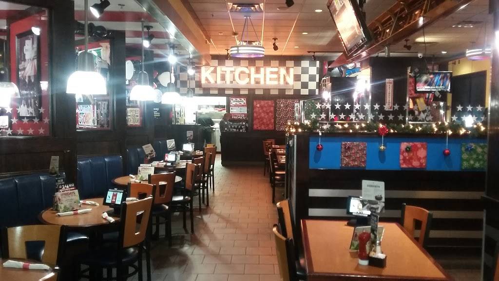 TGI Fridays | restaurant | 1725 S Alameda St, Compton, CA 90220, USA | 3107639830 OR +1 310-763-9830