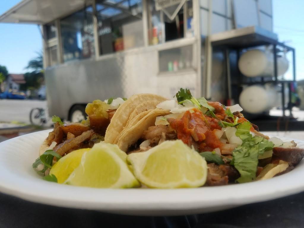 Carnitas el Momo | restaurant | 2411 Fairmount St, Los Angeles, CA 90033, USA | 3236278540 OR +1 323-627-8540