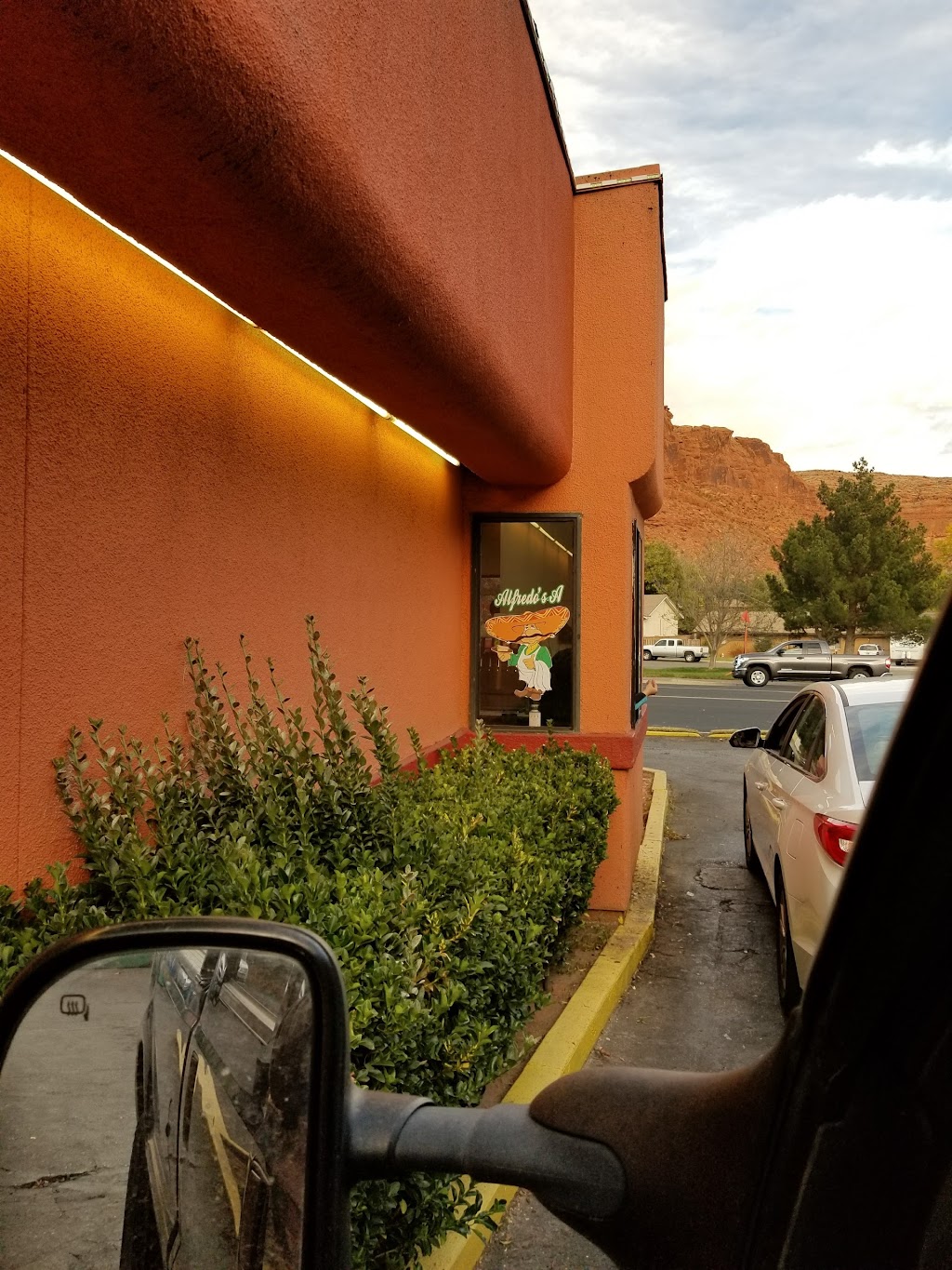 Alfredos A Mexican Food | restaurant | 705 N Bluff St, St. George, UT 84770, USA | 4356289055 OR +1 435-628-9055