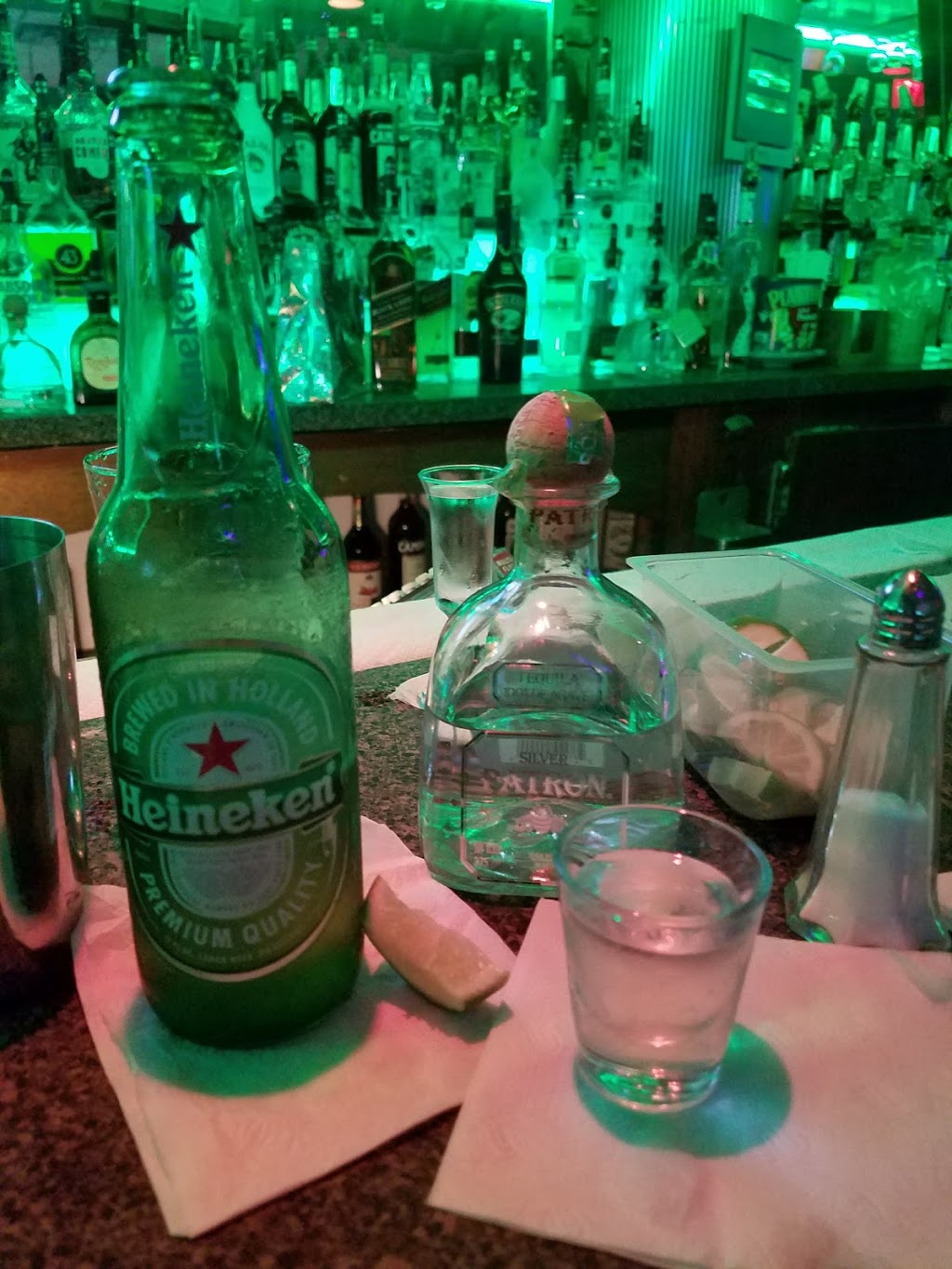 Alfonsos Bar | restaurant | 75-15 Broadway, Queens, NY 11373, USA | 7184581068 OR +1 718-458-1068