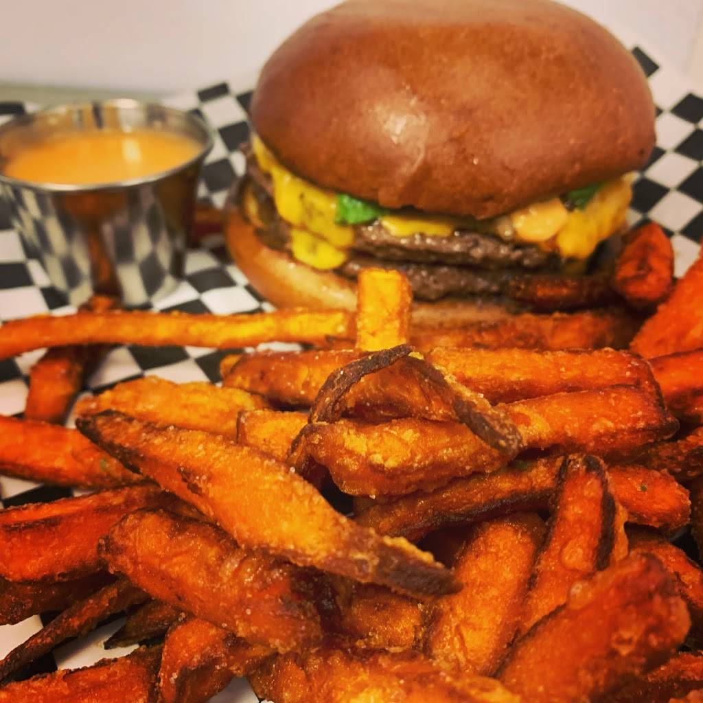 Stacked & Folded Evanston | restaurant | 824 Noyes St, Evanston, IL 60201, USA | 8473289100 OR +1 847-328-9100