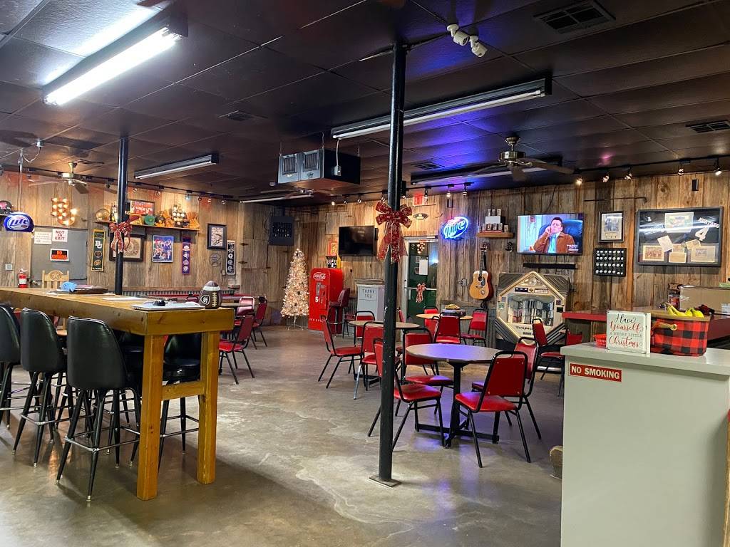 Coach Hurts Crossroads General Store & Grille | restaurant | 1476 Ross Rd, Elm Mott, TX 76640, USA | 2548292332 OR +1 254-829-2332