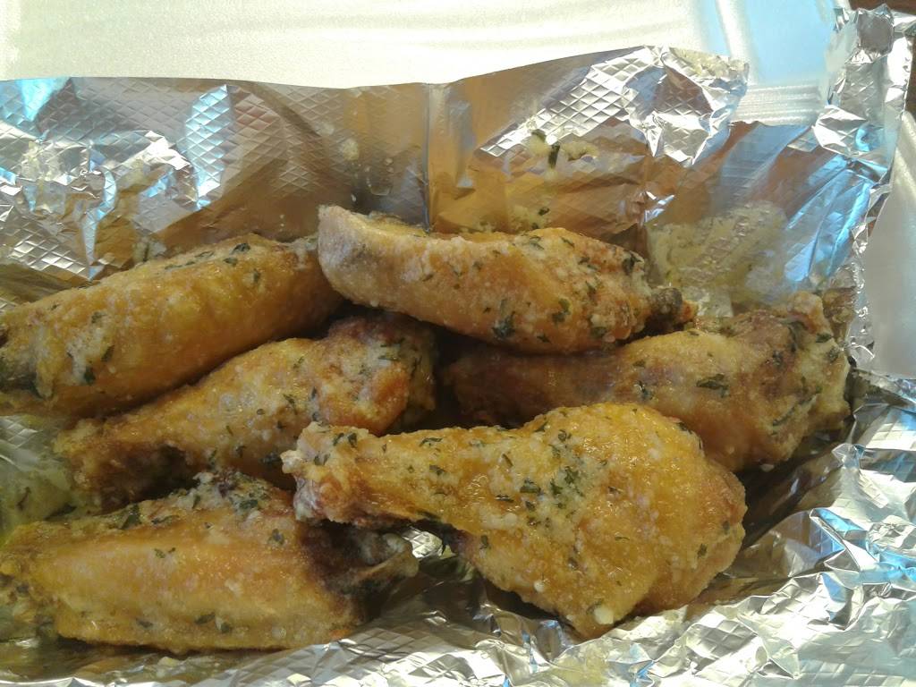 Geppettos Pizza & Ribs | restaurant | 15233 Triskett Rd, Cleveland, OH 44111, USA | 2162522000 OR +1 216-252-2000