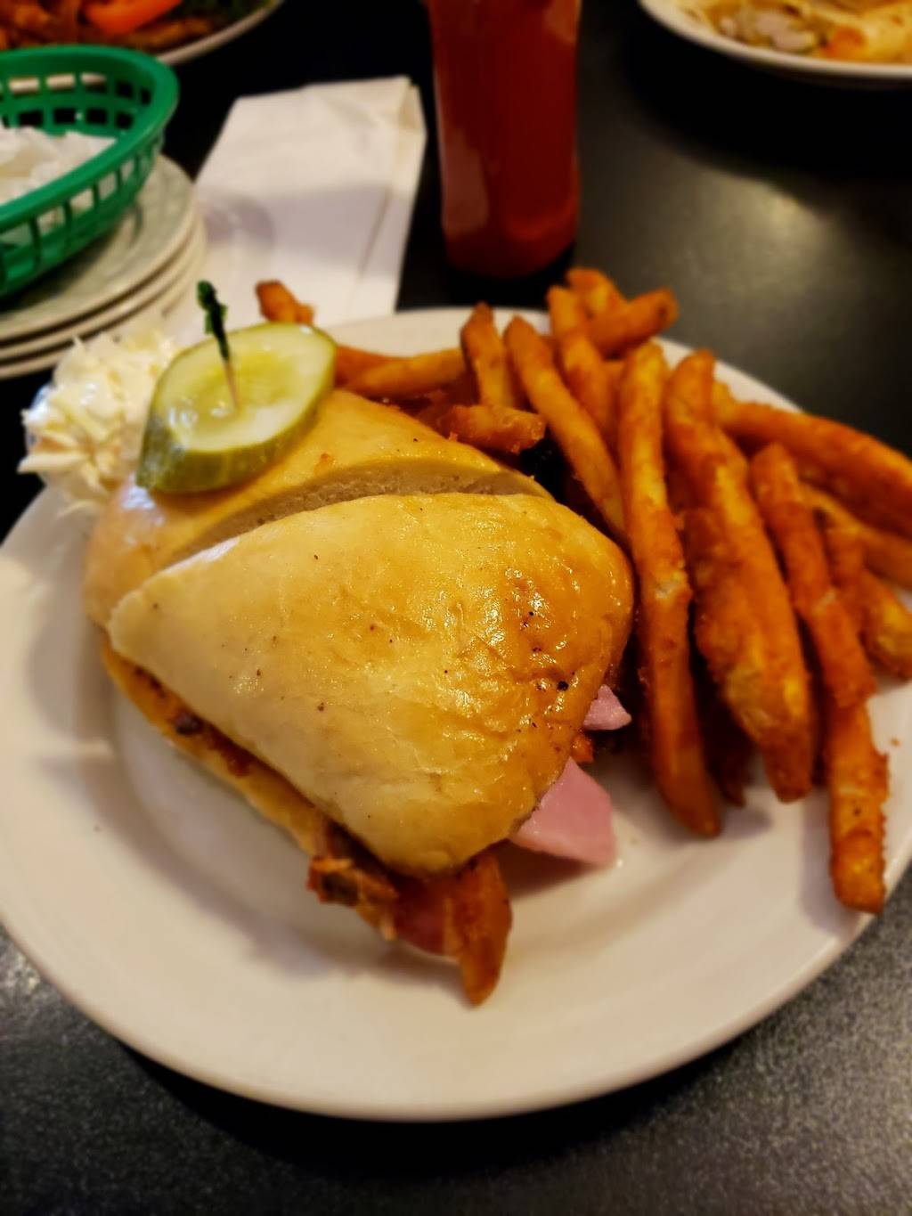 Bucks Pit Stop | restaurant | 6501 Kane Ave, Hodgkins, IL 60525, USA | 7085880095 OR +1 708-588-0095