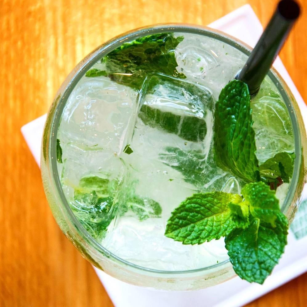 Houstons | restaurant | 3539 Northside Pkwy NW, Atlanta, GA 30327, USA | 4042627130 OR +1 404-262-7130