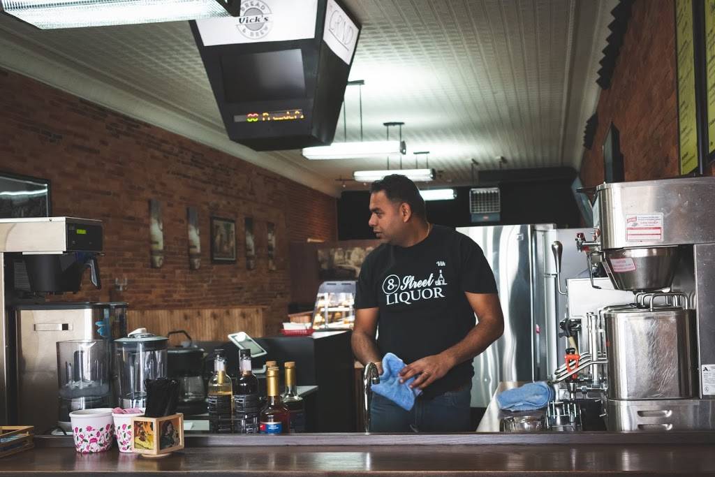 Vicks Bread & Brew | cafe | 333 N Market St, Mt Carmel, IL 62863, USA | 6182631091 OR +1 618-263-1091