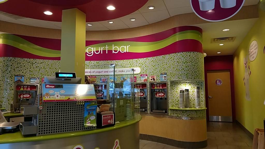 Menchies Frozen Yogurt | bakery | 5607 W Friendly Ave, Greensboro, NC 27410, USA | 3362859587 OR +1 336-285-9587