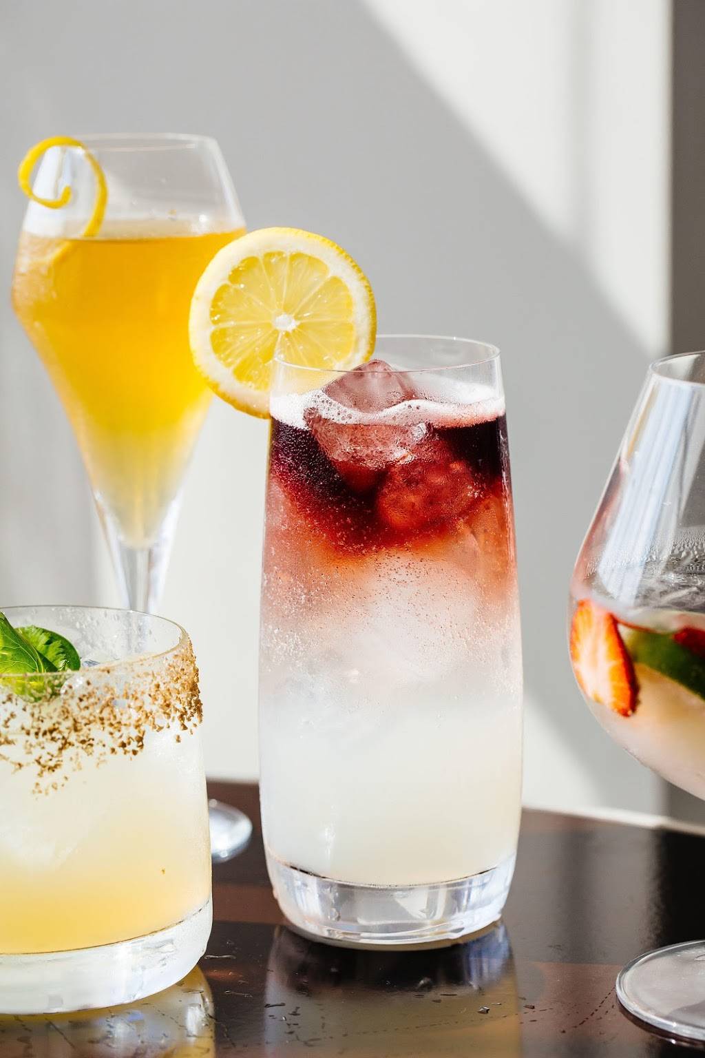 Nuvole Rooftop TwentyTwo | restaurant | 220 E Trade St Suite 2200, Charlotte, NC 28202, USA | 9809609800 OR +1 980-960-9800