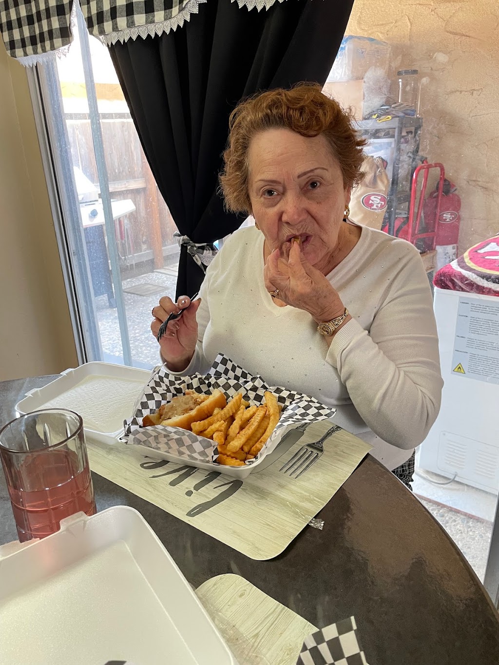 Comfy Food Truck | restaurant | 1959 N Willow Ave, Clovis, CA 93619, USA | 5592595594 OR +1 559-259-5594