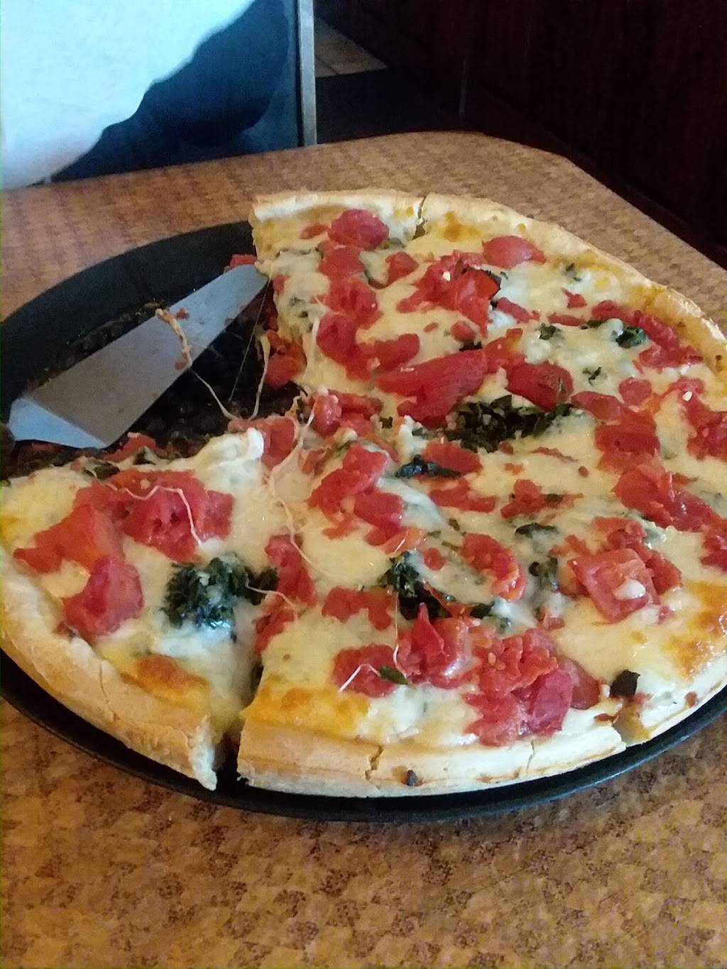 Salutos Pizza & Pasta | restaurant | 7680 Grand Ave, Gurnee, IL 60031, USA | 8473566900 OR +1 847-356-6900