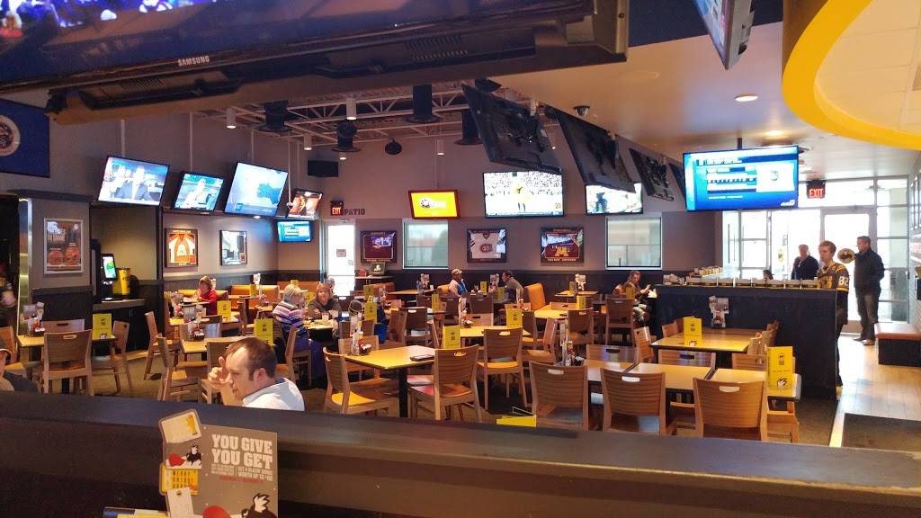 Buffalo Wild Wings | meal takeaway | 3085 White Bear Ave N, Maplewood, MN 55109, USA | 6517709464 OR +1 651-770-9464