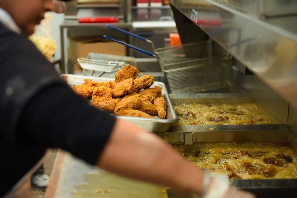 Churchs Texas Chicken | restaurant | 78 Quarry Edge Dr, Brampton, ON L6V 4K2, Canada | 9058740008 OR +1 905-874-0008