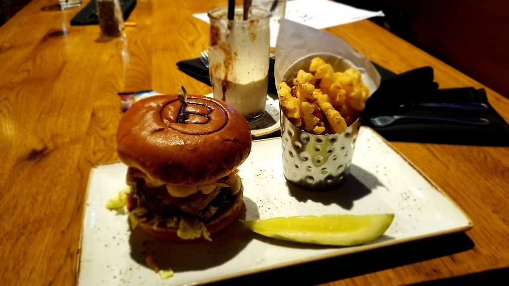 B-LUX GRILL & BAR | restaurant | 1481 Wisconsin Dells Pkwy, Wisconsin Dells, WI 53965, USA | 6082547999 OR +1 608-254-7999