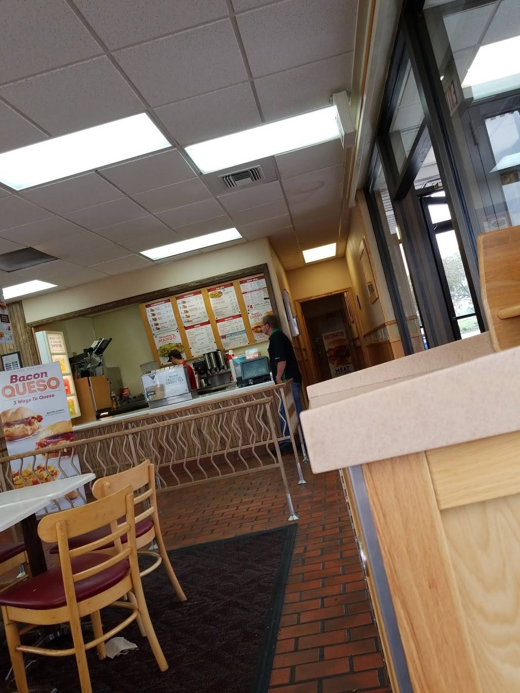 Wendys | restaurant | 1411 Bellefontaine St, Wapakoneta, OH 45895, USA | 4197389383 OR +1 419-738-9383