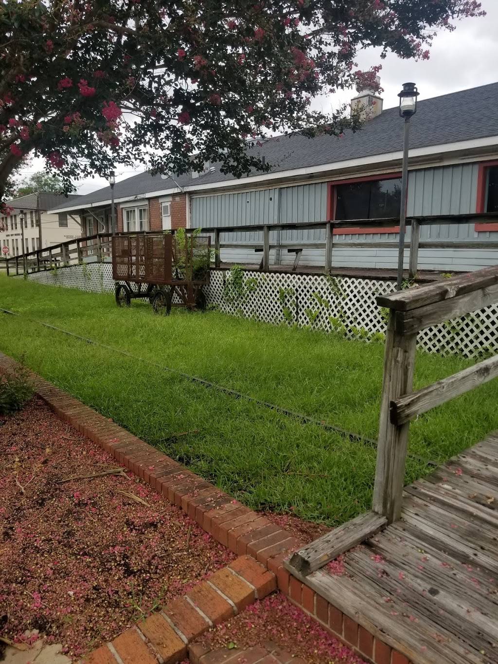 Hwy 55 Burgers Shakes & Fries | restaurant | 201 W Railroad St, Clinton, NC 28328, USA | 9105903007 OR +1 910-590-3007