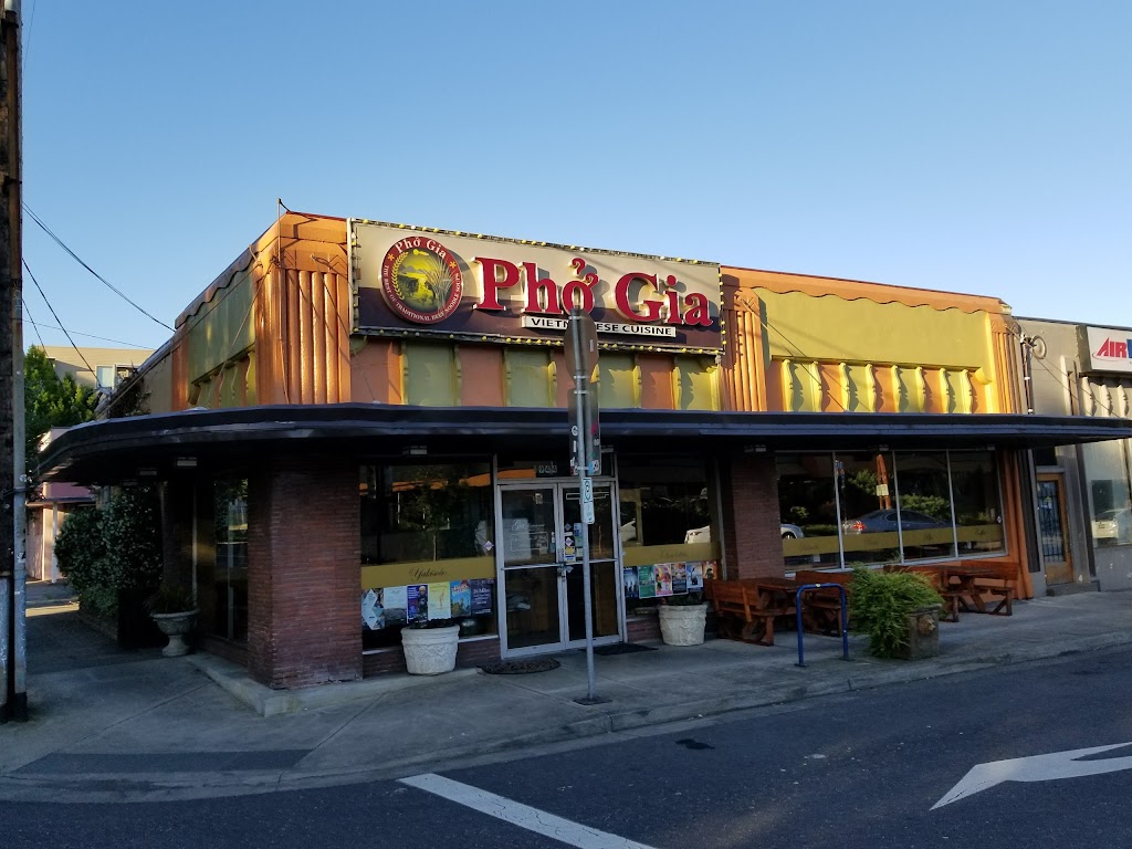 Phở Gia | restaurant | 1944 NE Sandy Blvd, Portland, OR 97232, USA | 5032334916 OR +1 503-233-4916