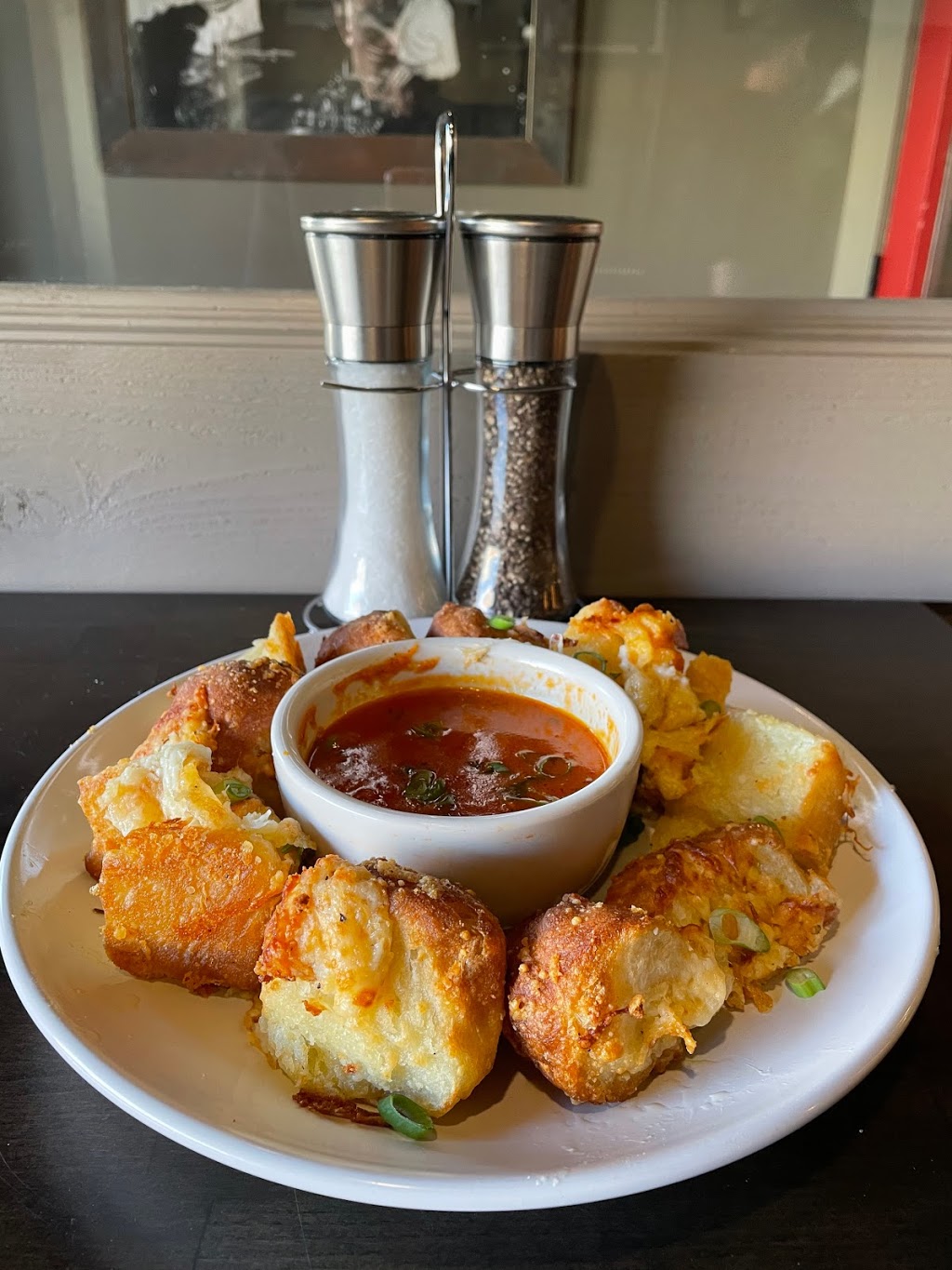 KiX ON MAIN | restaurant | 170 S Main St, Canandaigua, NY 14424, USA | 5859053056 OR +1 585-905-3056