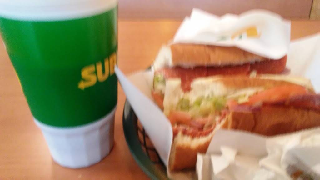 Subway | restaurant | 6000 Monona Dr, Monona, WI 53716, USA | 6084676100 OR +1 608-467-6100