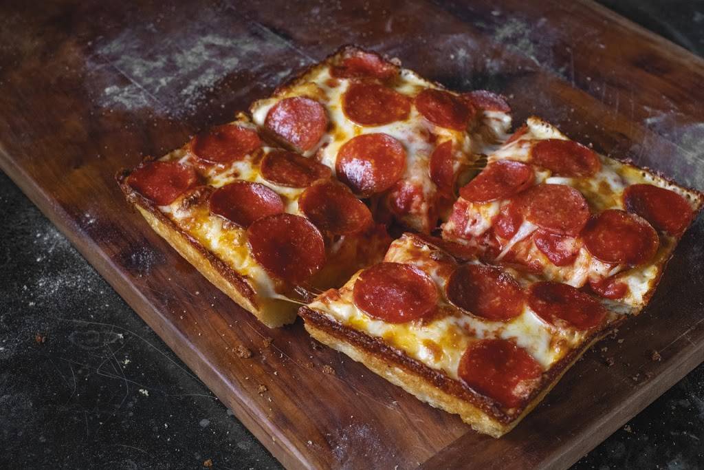 Jets Pizza | meal delivery | 2158 Rice St, Maplewood, MN 55113, USA | 6513005387 OR +1 651-300-5387