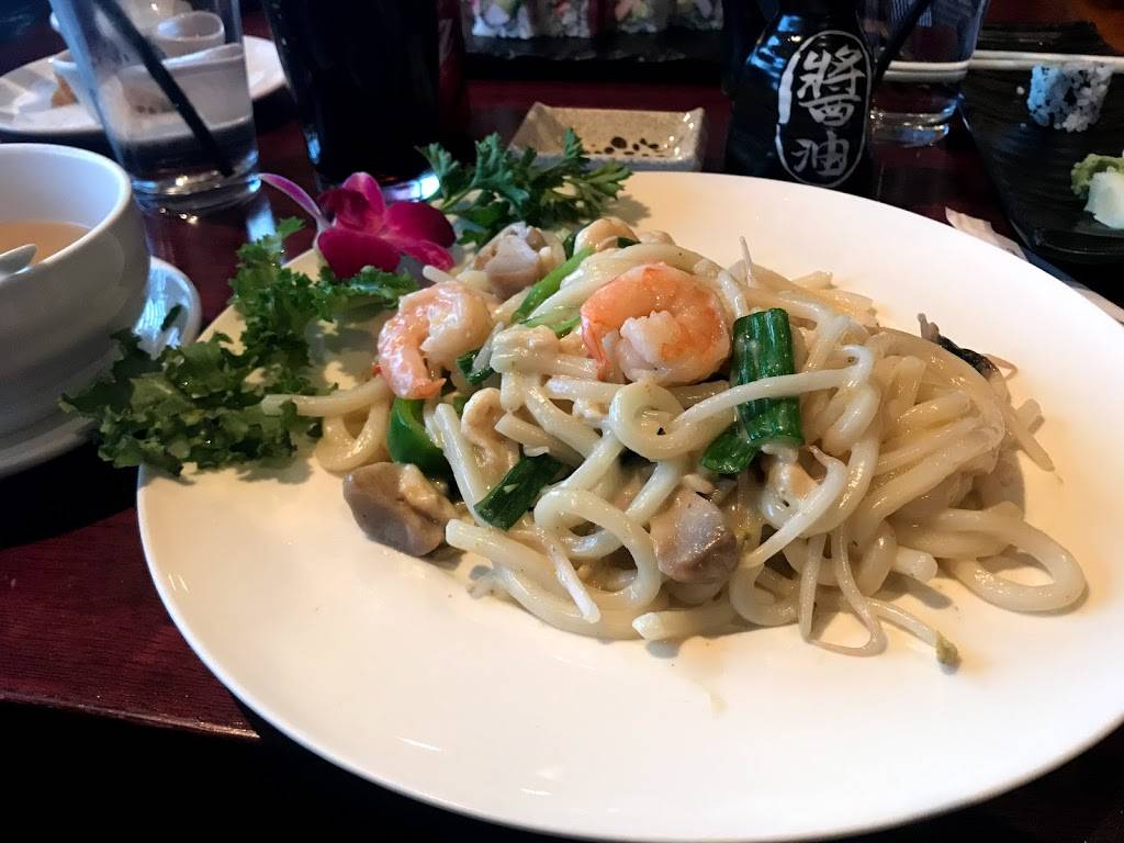 Mr.J Asian Bistro | restaurant | 100 Village Walk, Guilford, CT 06437, USA | 2034533355 OR +1 203-453-3355