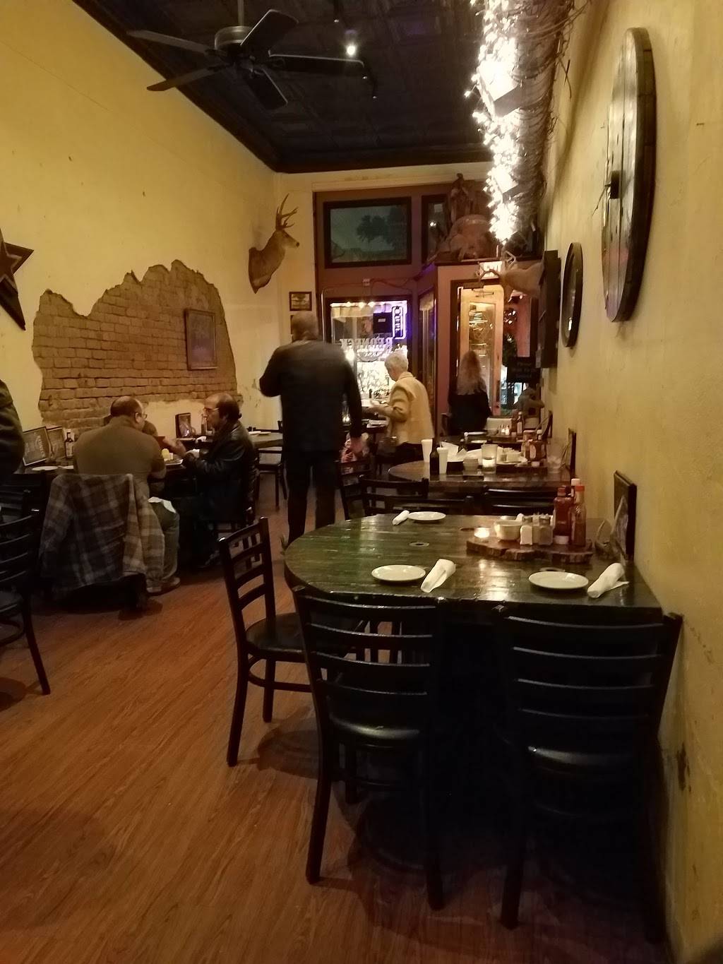 Redneck Bar & Grill | restaurant | 211 Main St, Sulphur Springs, TX 75482, USA | 9038851600 OR +1 903-885-1600