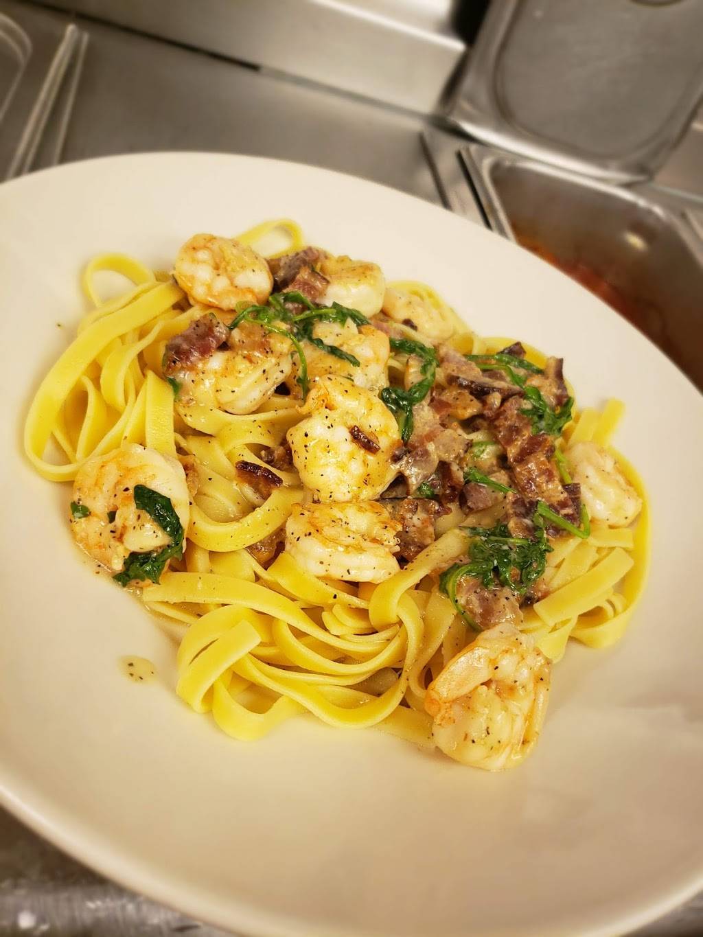 Maggianos Little Italy | restaurant | 2 The Blvd, Richmond Heights, MO 63117, USA | 3148242402 OR +1 314-824-2402