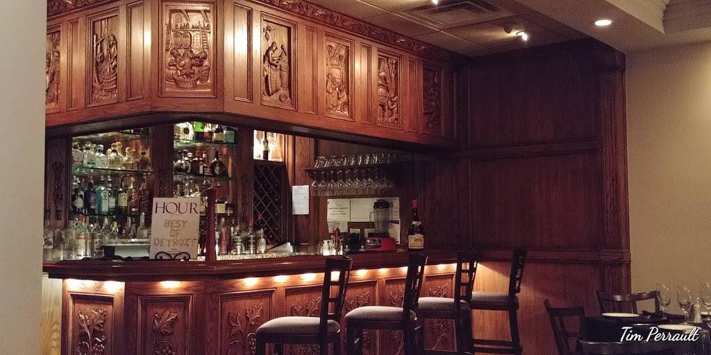 Giovannis | restaurant | 330 Oakwood Blvd, Detroit, MI 48217, USA | 3138410122 OR +1 313-841-0122