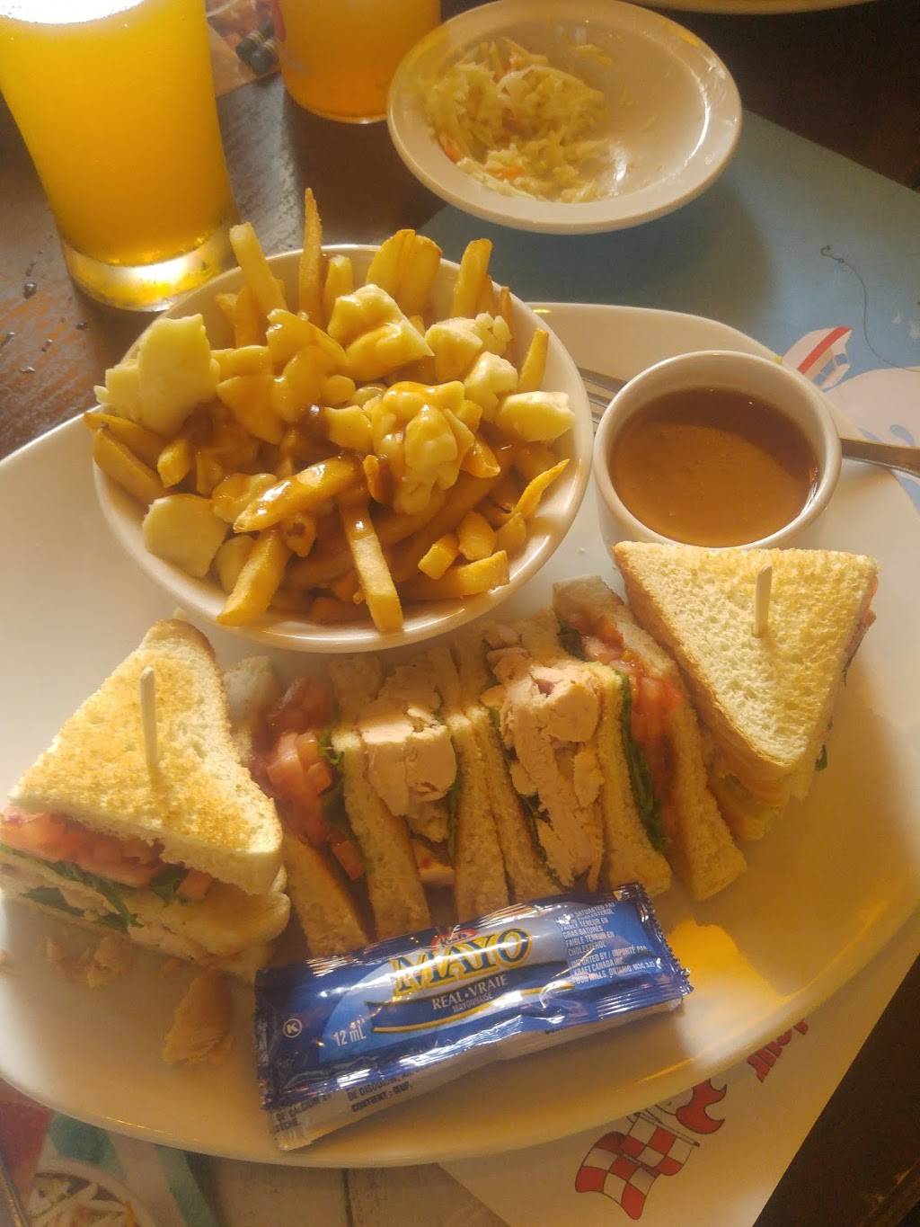 Rôtisserie St-Hubert | restaurant | 1550 Avenue Jules-Verne, Québec, QC G2G 2R5, Canada | 4188771234 OR +1 418-877-1234