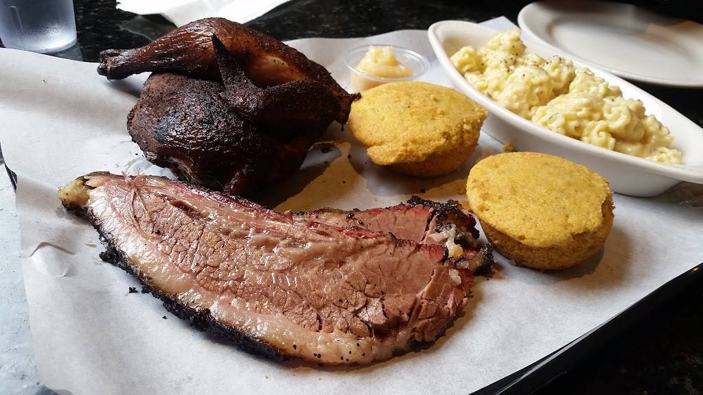 Tank House BBQ & Bar | restaurant | 1925 J St, Sacramento, CA 95811, USA | 9164317199 OR +1 916-431-7199