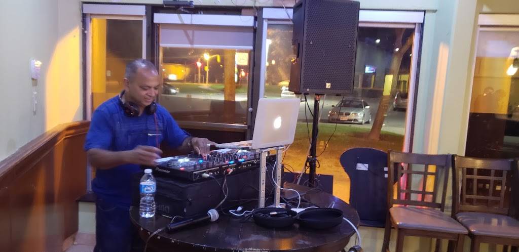 Roti & Pelau | restaurant | 15 Lapsley Rd, Scarborough, ON M1B 1N1, Canada | 4163213755 OR +1 416-321-3755