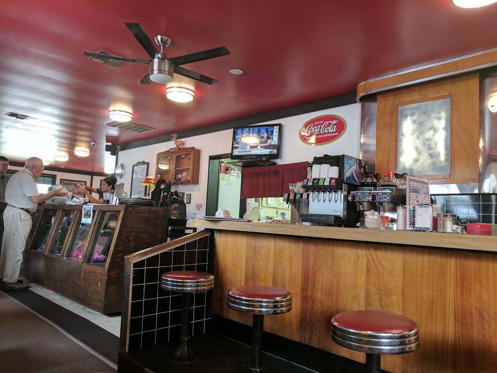 Leftys Diner | restaurant | 6937 Main St, Caseville, MI 48725, USA | 9898568899 OR +1 989-856-8899