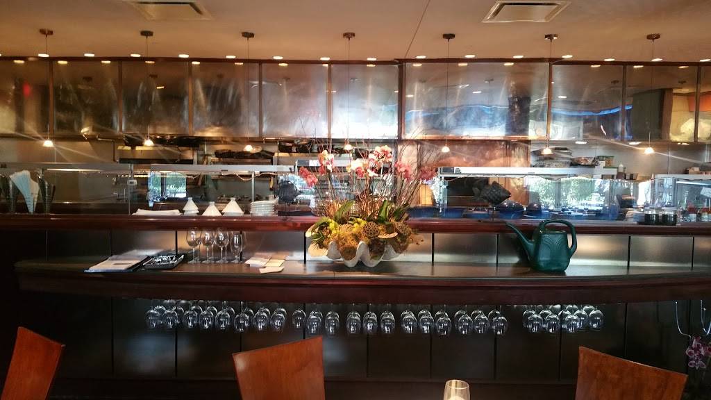 Upstream Restaurant | restaurant | 6902 Phillips Place, Charlotte, NC 28210, USA | 7045567730 OR +1 704-556-7730