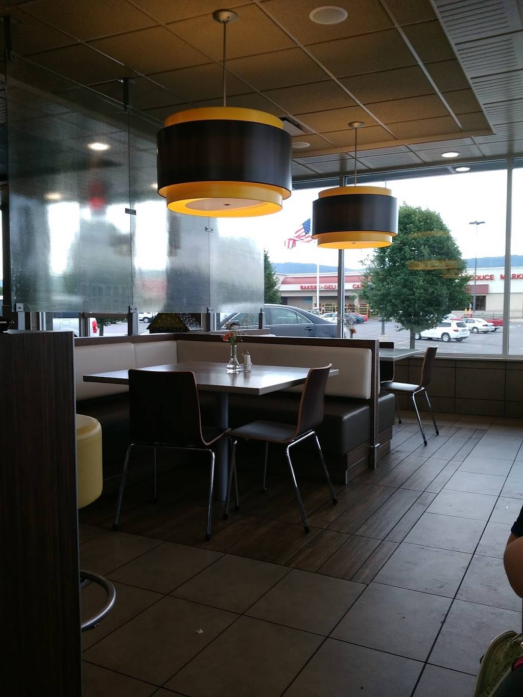 McDonalds | cafe | 201 Silver Lake Rd, Church Hill, TN 37642, USA | 4233578320 OR +1 423-357-8320