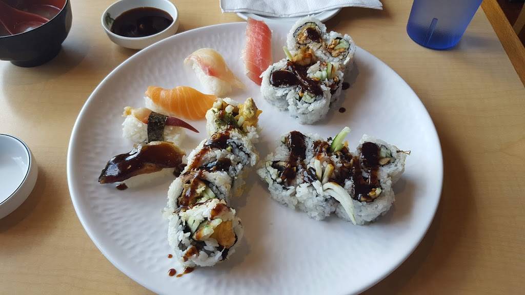 Sakura Sushi | restaurant | 1005 E St Charles Rd, Lombard, IL 60148, USA | 6306292469 OR +1 630-629-2469