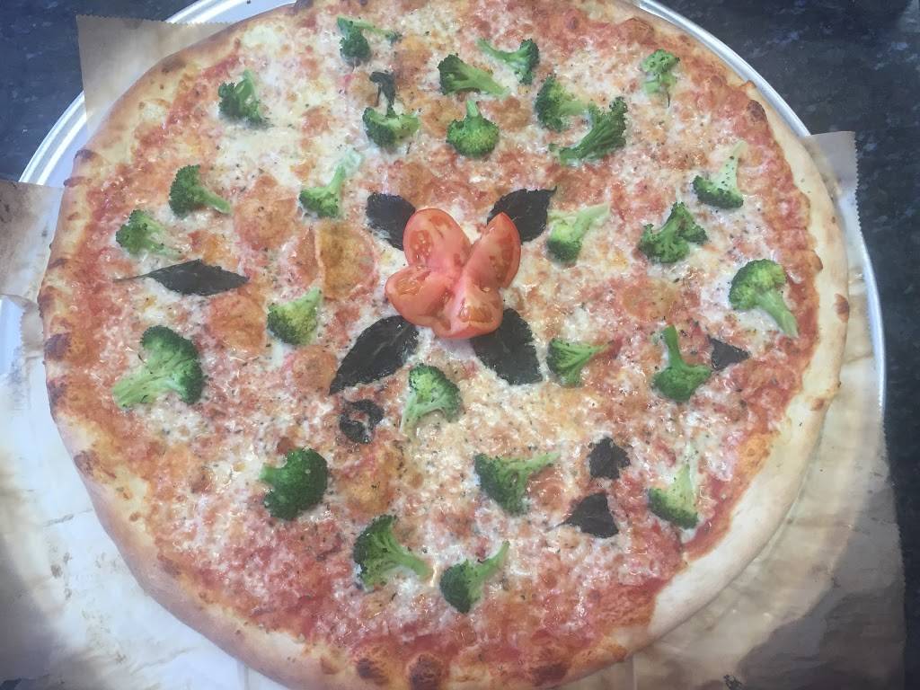 Avelinos Pizza | meal delivery | 382 Grand Ave, New Haven, CT 06513, USA | 2037733333 OR +1 203-773-3333