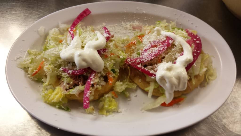 Cenaduria Gumacus | restaurant | 8646 State St, South Gate, CA 90280, USA | 3235665522 OR +1 323-566-5522