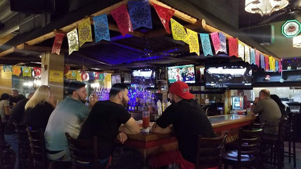 Locos Tex-Mex Grille | restaurant | 454 E Lafayette St, Detroit, MI 48226, USA | 3139653737 OR +1 313-965-3737