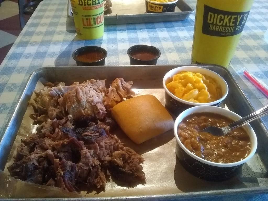 Dickeys Barbecue Pit | restaurant | 15683 Roy Rogers Dr, Victorville, CA 92392, USA | 7604938011 OR +1 760-493-8011