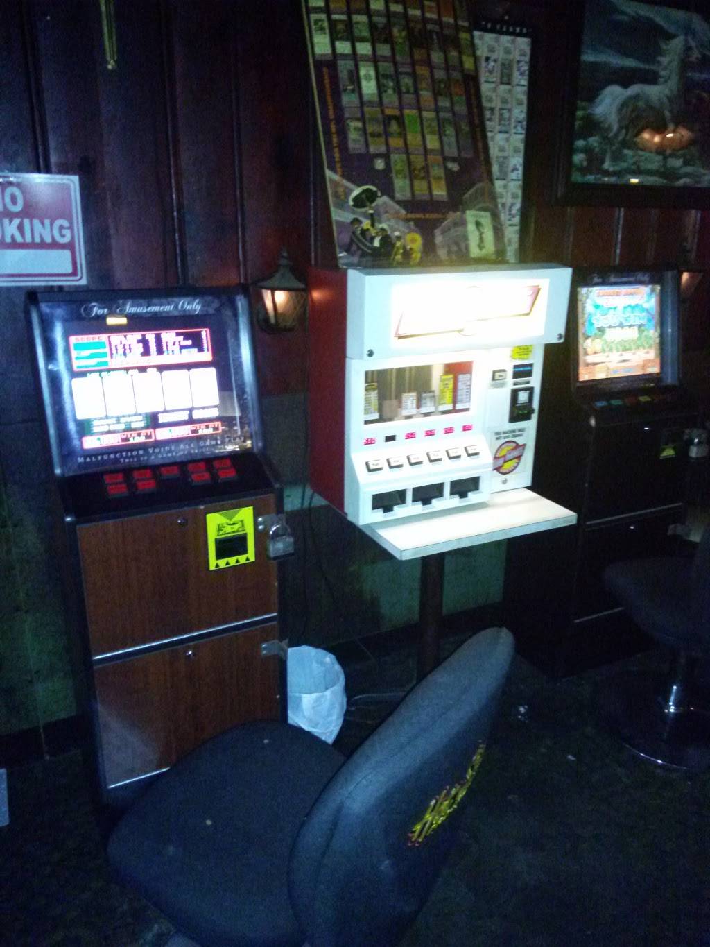 Tagliavias Hitching Post Lounge | night club | 11203 East 8 Mile Road, Warren, MI 48089, USA | 5867568860 OR +1 586-756-8860