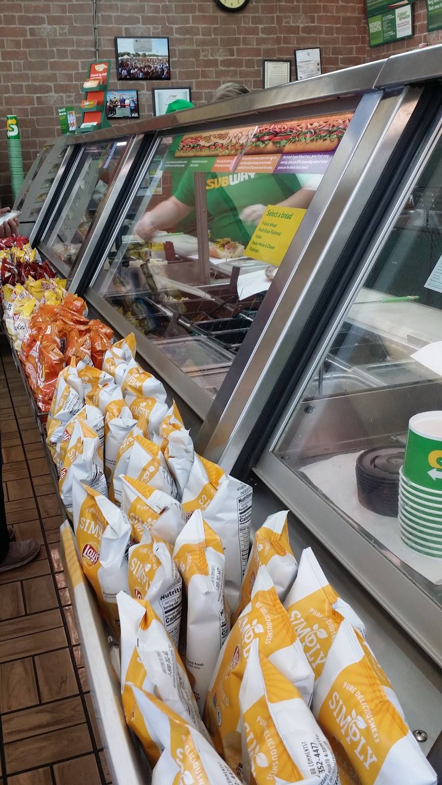 Subway | restaurant | 9301 4th St N, St. Petersburg, FL 33702, USA | 7275764986 OR +1 727-576-4986