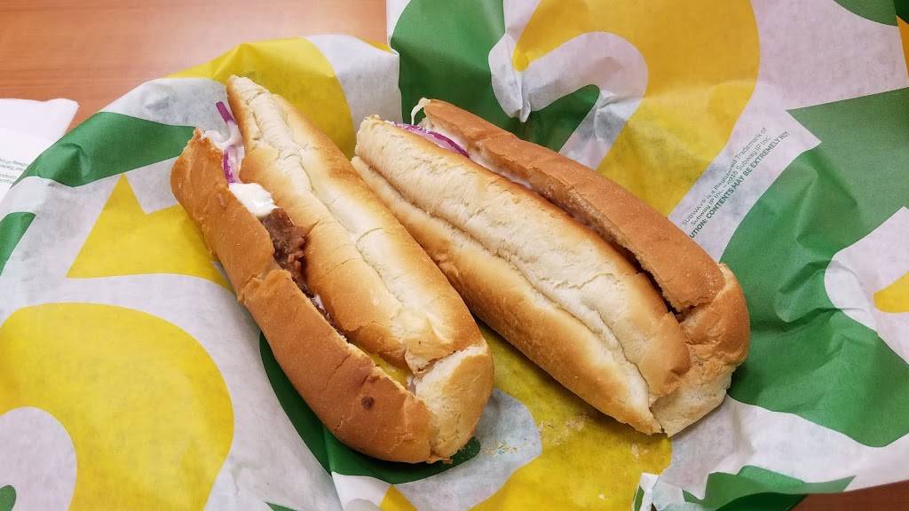 Subway Restaurants | restaurant | 646 S Main St, Bourbonnais, IL 60914, USA | 8159391300 OR +1 815-939-1300