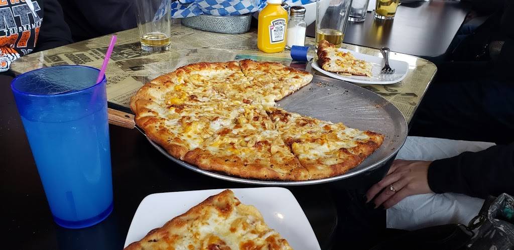 The Gym Of Marshall | restaurant | 900 Clarice Ave, Marshall, MN 56258, USA | 5075327200 OR +1 507-532-7200