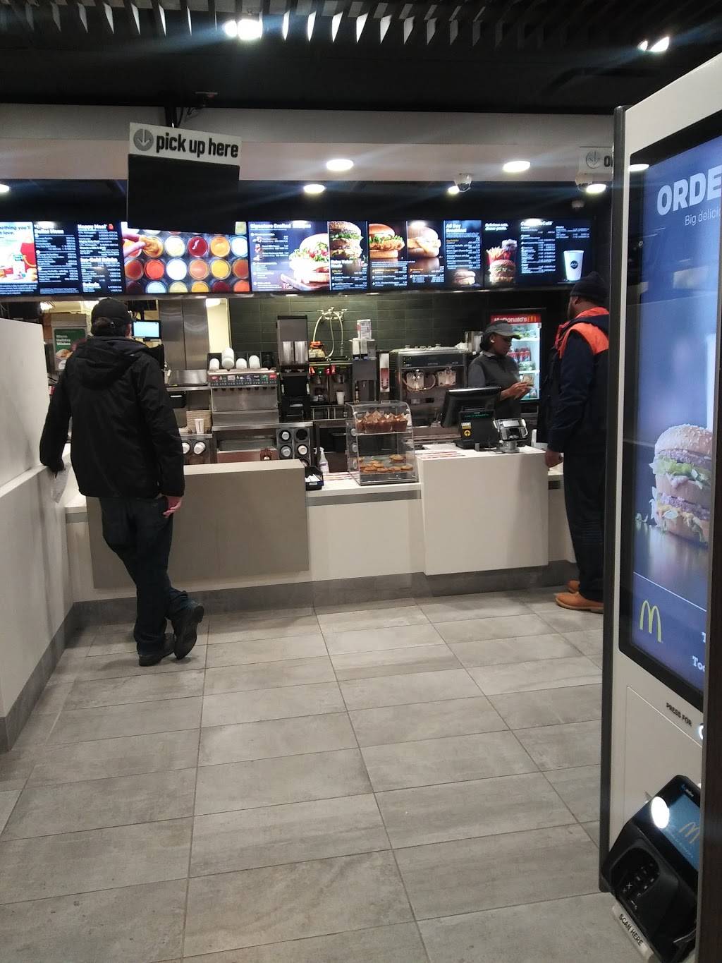 McDonalds | cafe | 207 E 35th St, Chicago, IL 60653, USA | 3128423986 OR +1 312-842-3986