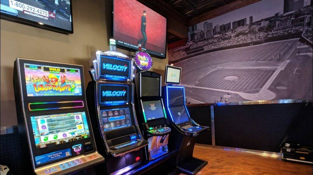 Rosatis Pizza and Sports Bar | restaurant | 3061 Barrington Rd, Hoffman Estates, IL 60192, USA | 8476489000 OR +1 847-648-9000