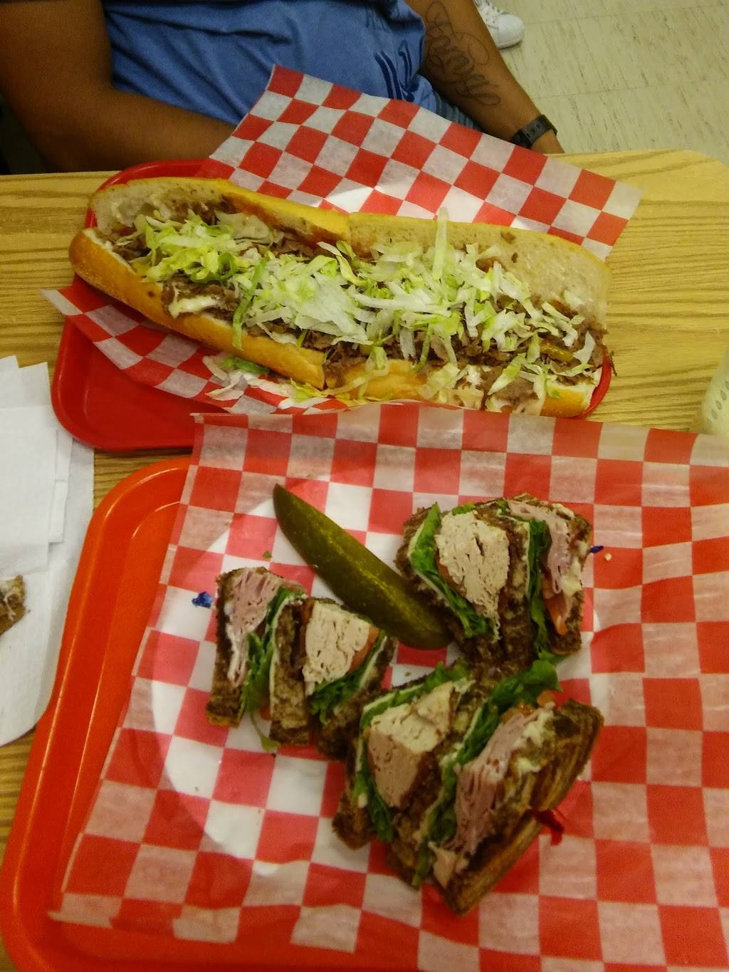 Olympic Subs & Steaks | restaurant | 813 N Market St, Wilmington, DE 19801, USA | 3026524677 OR +1 302-652-4677