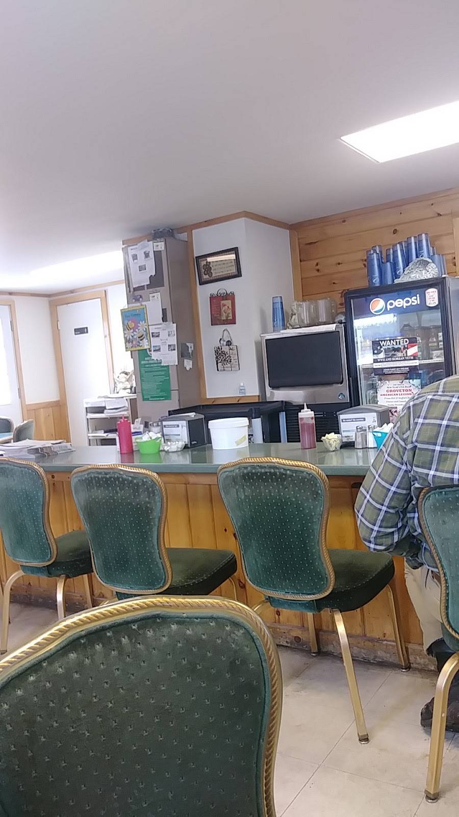 Claudette & Deans Place | restaurant | 1858 US-3, North Stratford, NH 03590, USA | 6039223299 OR +1 603-922-3299