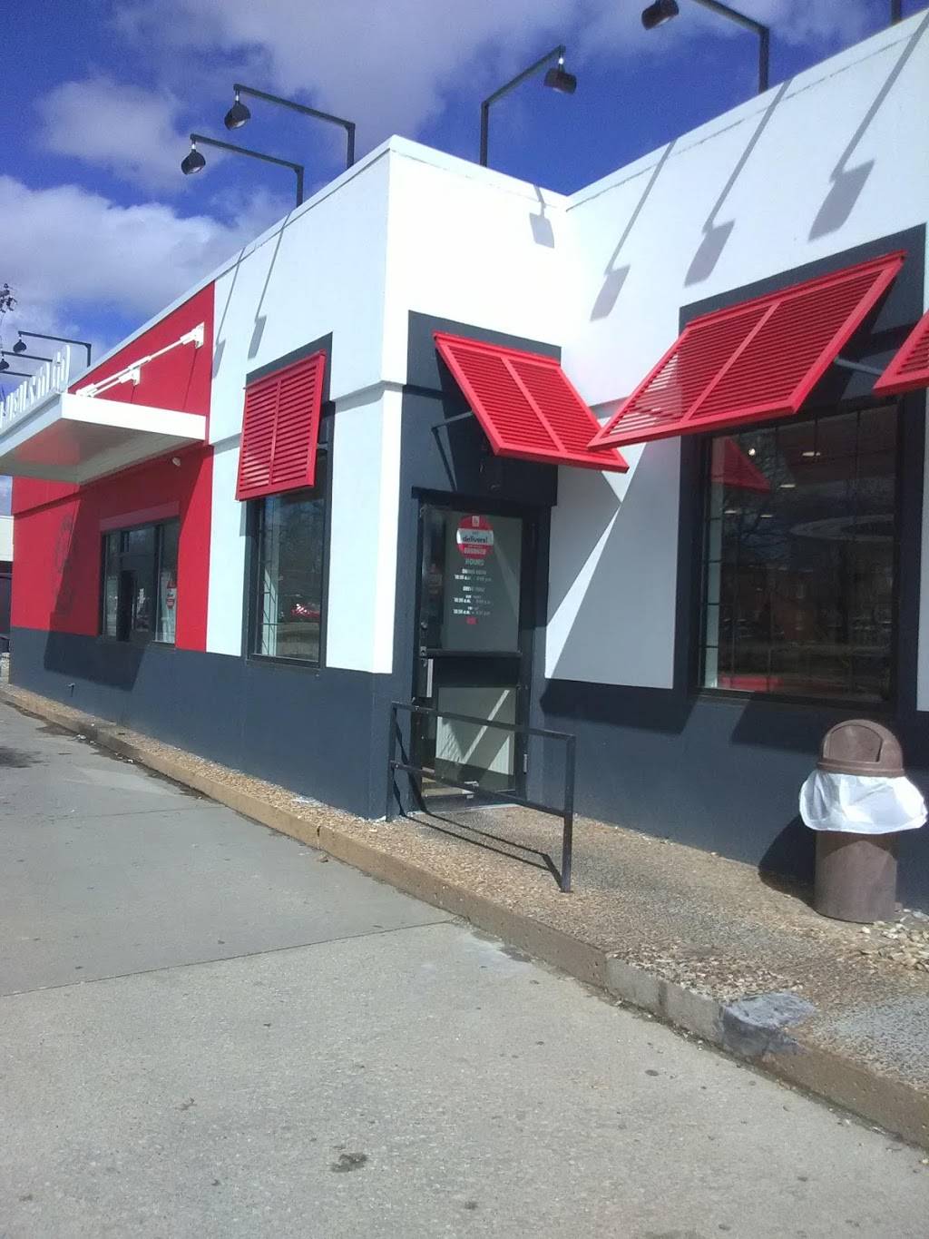 KFC | restaurant | 3920 SW 21st St, Topeka, KS 66604, USA | 7852722228 OR +1 785-272-2228