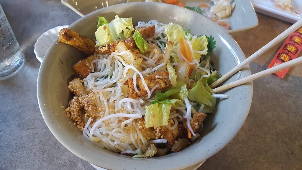 NEES Thai & Sushi | restaurant | 1502 E Commerce St, San Antonio, TX 78205, USA | 2103325275 OR +1 210-332-5275